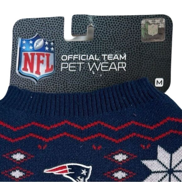 NFL Officially Licensed New England Patriots Petwear Knit Dog Sweater Medium NWT - Picture 3 of 8